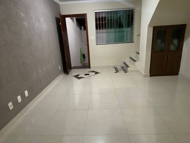 #577 - Casa Geminada para Locação em Contagem - MG