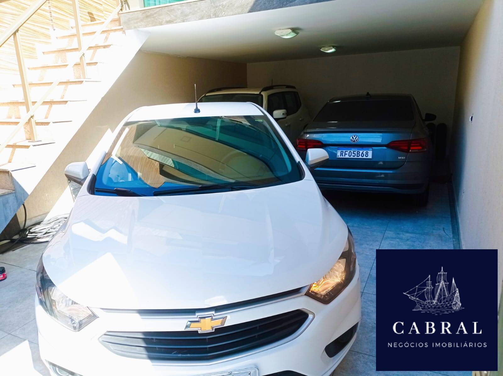 Casa à venda com 3 quartos, 240m² - Foto 1