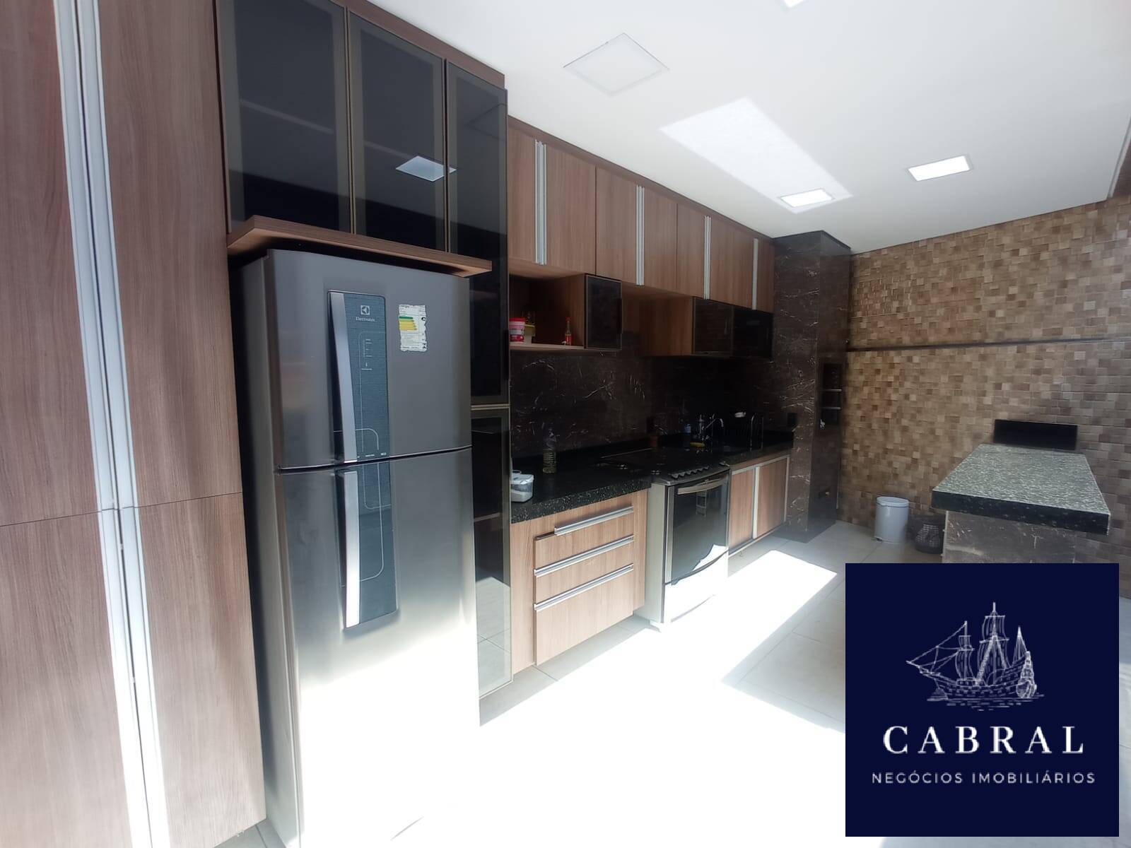 Casa à venda com 3 quartos, 240m² - Foto 7