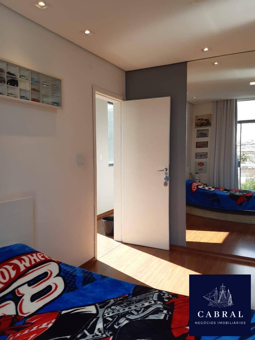 Casa à venda com 4 quartos, 195m² - Foto 4