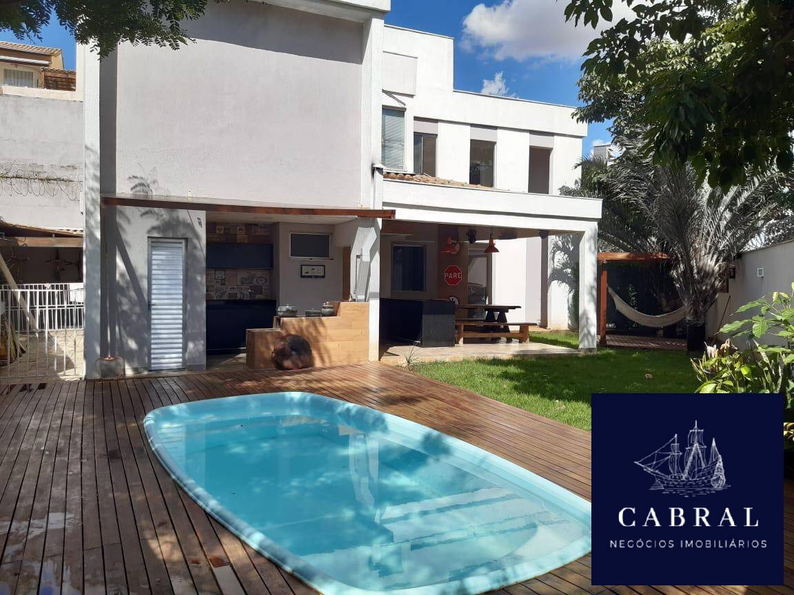Casa à venda com 4 quartos, 195m² - Foto 1